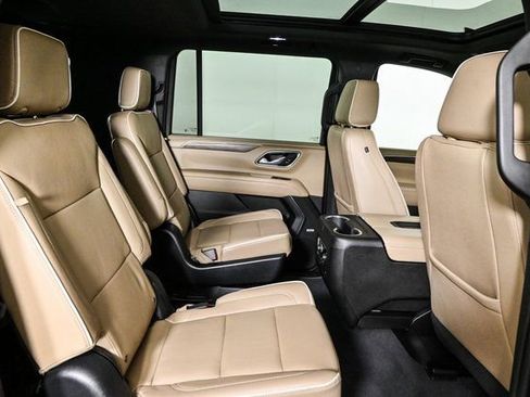 Used 2023 Chevrolet Suburban Premier image 21