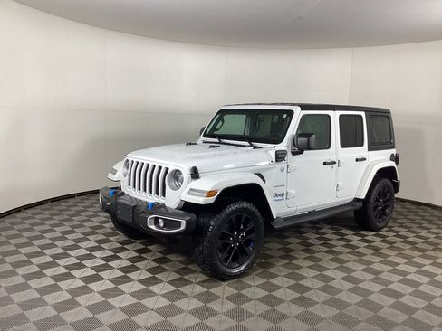 Used 2022 Jeep Wrangler Unlimited Sahara w/ Cold Weather Group image 5