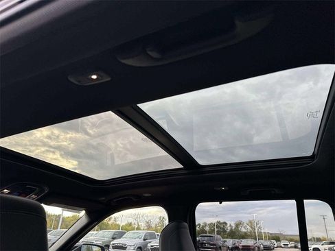 New 2025 Jeep Grand Cherokee Limited image 8