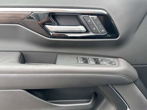 New 2025 Chevrolet Suburban Premier w/ Sun And Tow Package image 10