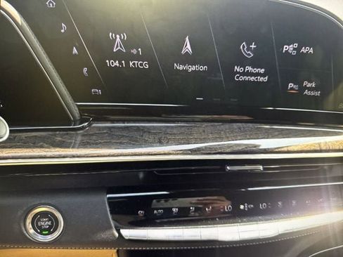 Used 2021 Cadillac Escalade Premium Luxury AWD/4WD image 9