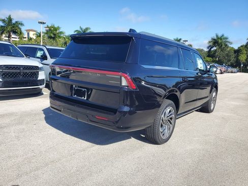 New 2025 Lincoln Navigator L Reserve AWD/4WD image 4