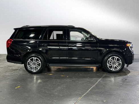 Used 2025 Ford Expedition Active AWD/4WD image 2