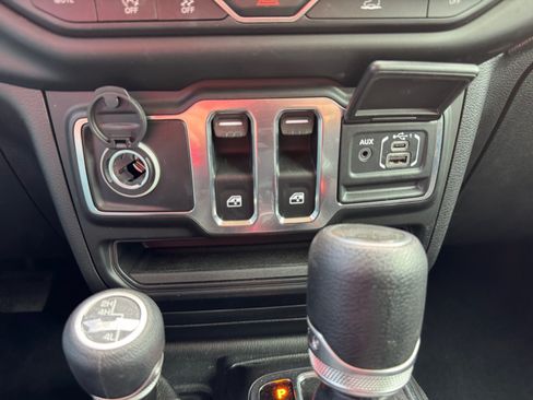 Used 2022 Jeep Wrangler Sport AWD/4WD image 25