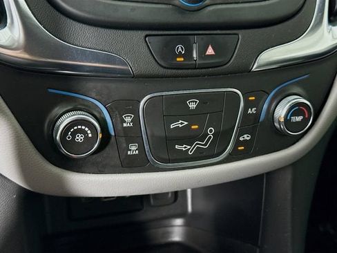 Used 2022 Chevrolet Equinox LS FWD image 15
