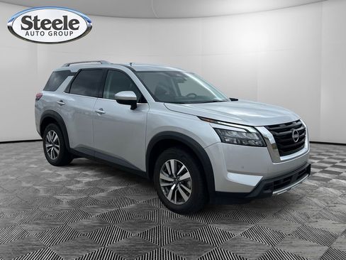 Used 2025 Nissan Pathfinder SL image 7