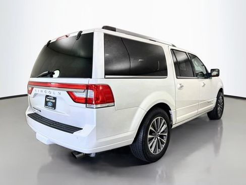 Used 2017 Lincoln Navigator L Select RWD image 7