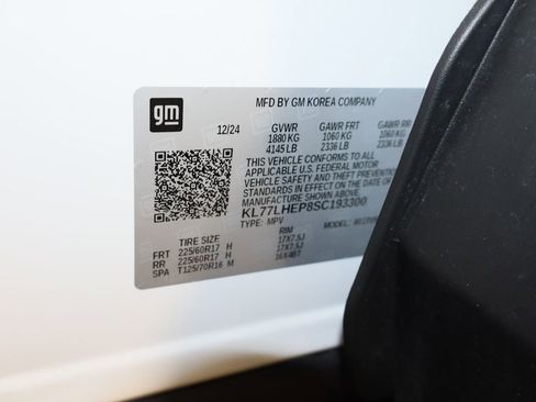 Used 2025 Chevrolet Trax LT image 36