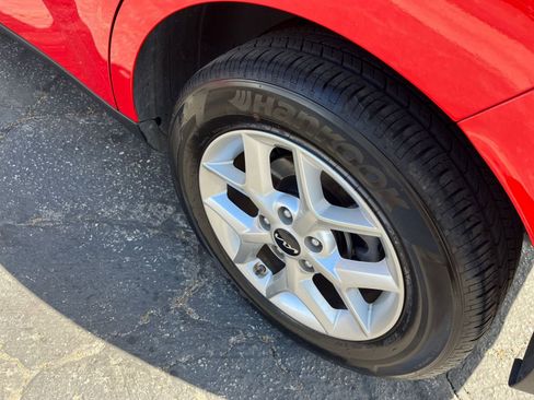 Used 2025 Kia Soul LX w/ LX Technology Package FWD image 30