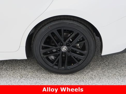 Used 2025 Toyota Camry SE image 10