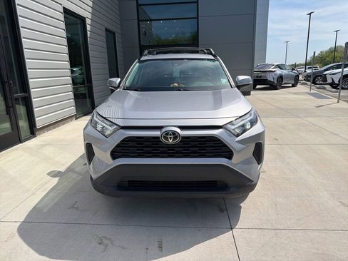 Used 2022 Toyota RAV4 XLE AWD/4WD image 9
