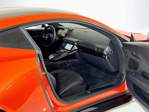 Used 2025 Aston Martin V8 Vantage Coupe image 26