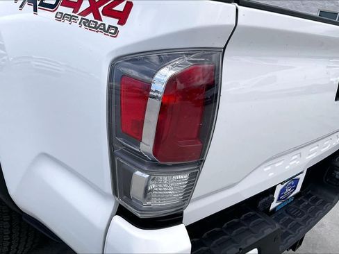 Used 2020 Toyota Tacoma TRD Off-Road w/ Technology Package AWD/4WD image 32