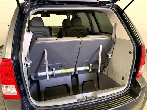 Used 2012 Kia Sedona EX w/ Luxury Pkg image 4