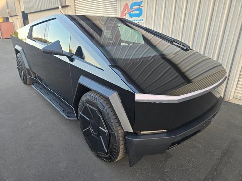 Used 2024 Tesla Cybertruck AWD Crew Cab image 14