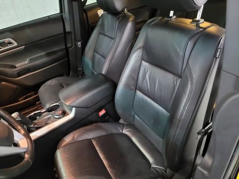 Used 2014 Ford Explorer XLT w/ Equipment Group 202A image 8