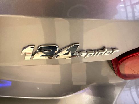 Used 2017 FIAT 124 Spider Classica image 10