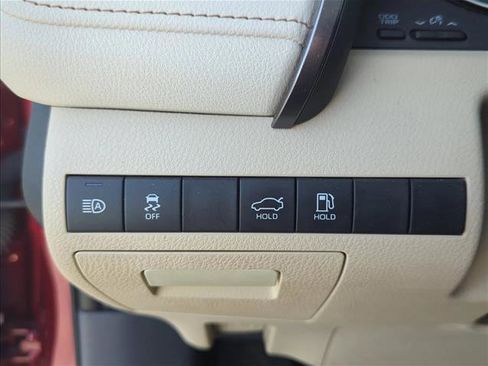 Certified 2020 Toyota Camry XLE FWD image 11
