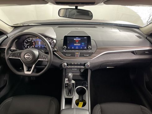 Used 2024 Nissan Altima 2.5 SV image 17