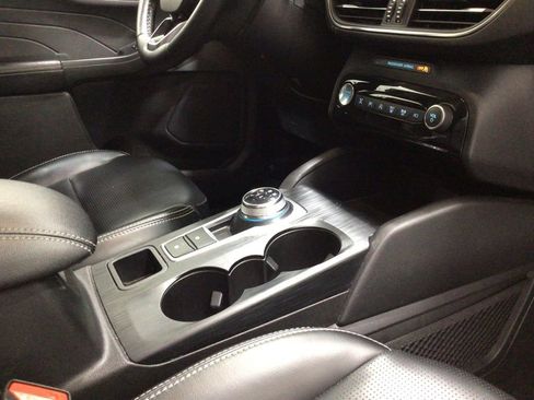 Used 2023 Ford Escape Platinum AWD/4WD image 31