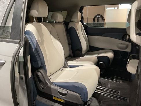 New 2026 Kia Carnival EX FWD image 22