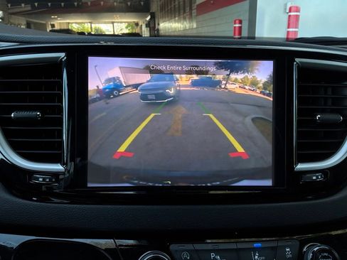 Used 2024 Chrysler Pacifica Touring-L FWD image 40
