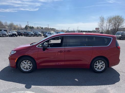 New 2026 Chrysler Pacifica Select image 6