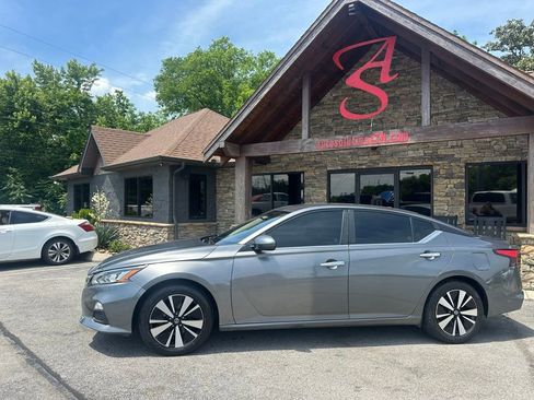 Used 2021 Nissan Altima 2.5 SV FWD image 2