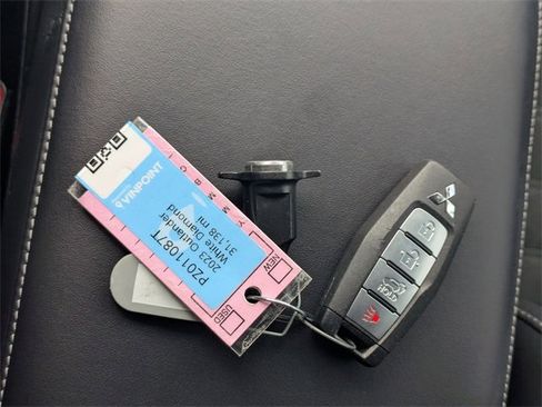 Used 2023 Mitsubishi Outlander SE image 37