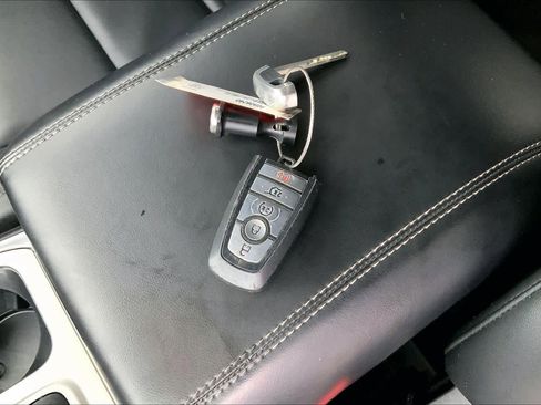 Used 2023 Ford Explorer XLT w/ Equipment Group 202A image 12