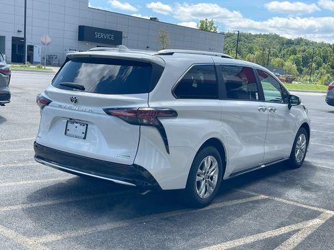 Used 2026 Toyota Sienna Limited FWD image 14