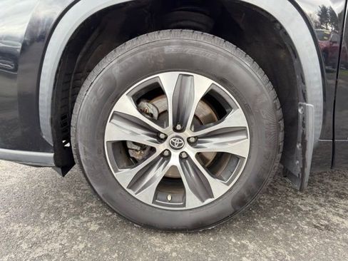 Used 2021 Toyota Highlander XLE image 31