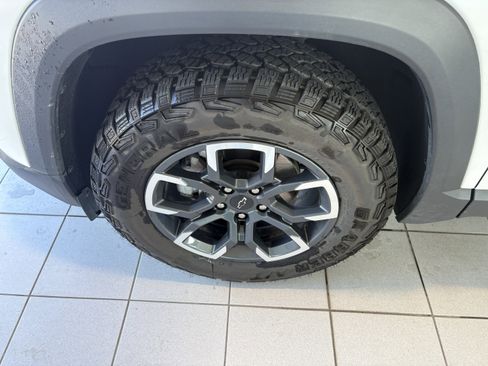 Used 2025 Chevrolet Equinox ACTIV w/ Safety and Technology Package image 8