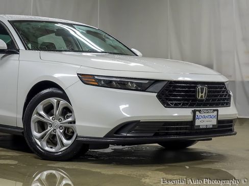 Used 2023 Honda Accord LX image 3
