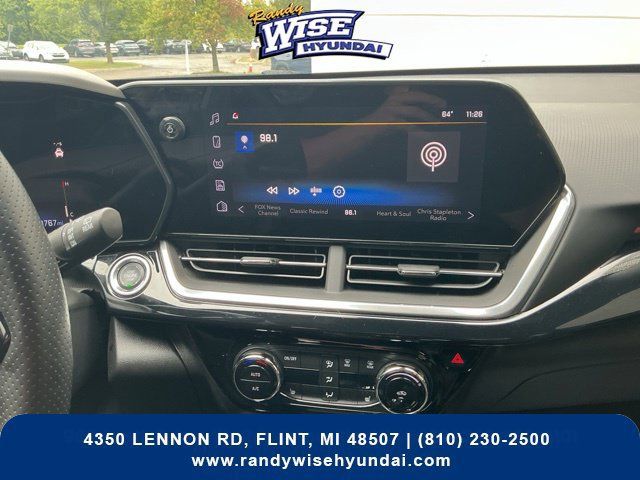 Used 2024 Chevrolet Trax RS FWD image 25