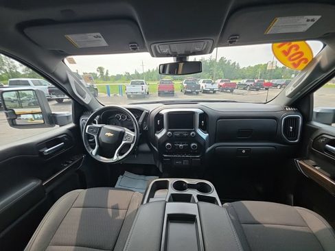 Used 2021 Chevrolet Silverado 1500 LT w/ Fleet Comfort Package AWD/4WD image 16