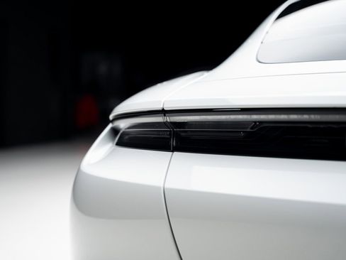 Used 2022 Porsche Taycan image 28