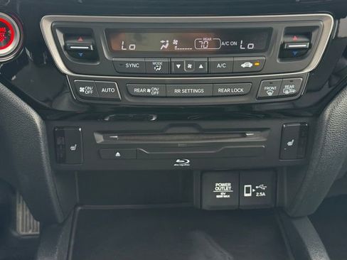 Used 2022 Honda Pilot Touring image 4