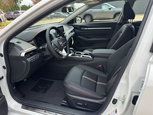 New 2025 Nissan Altima 2.5 SR image 11