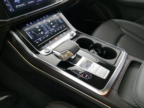 Used 2023 Audi Q8 Prestige w/ Prestige Package AWD/4WD image 19