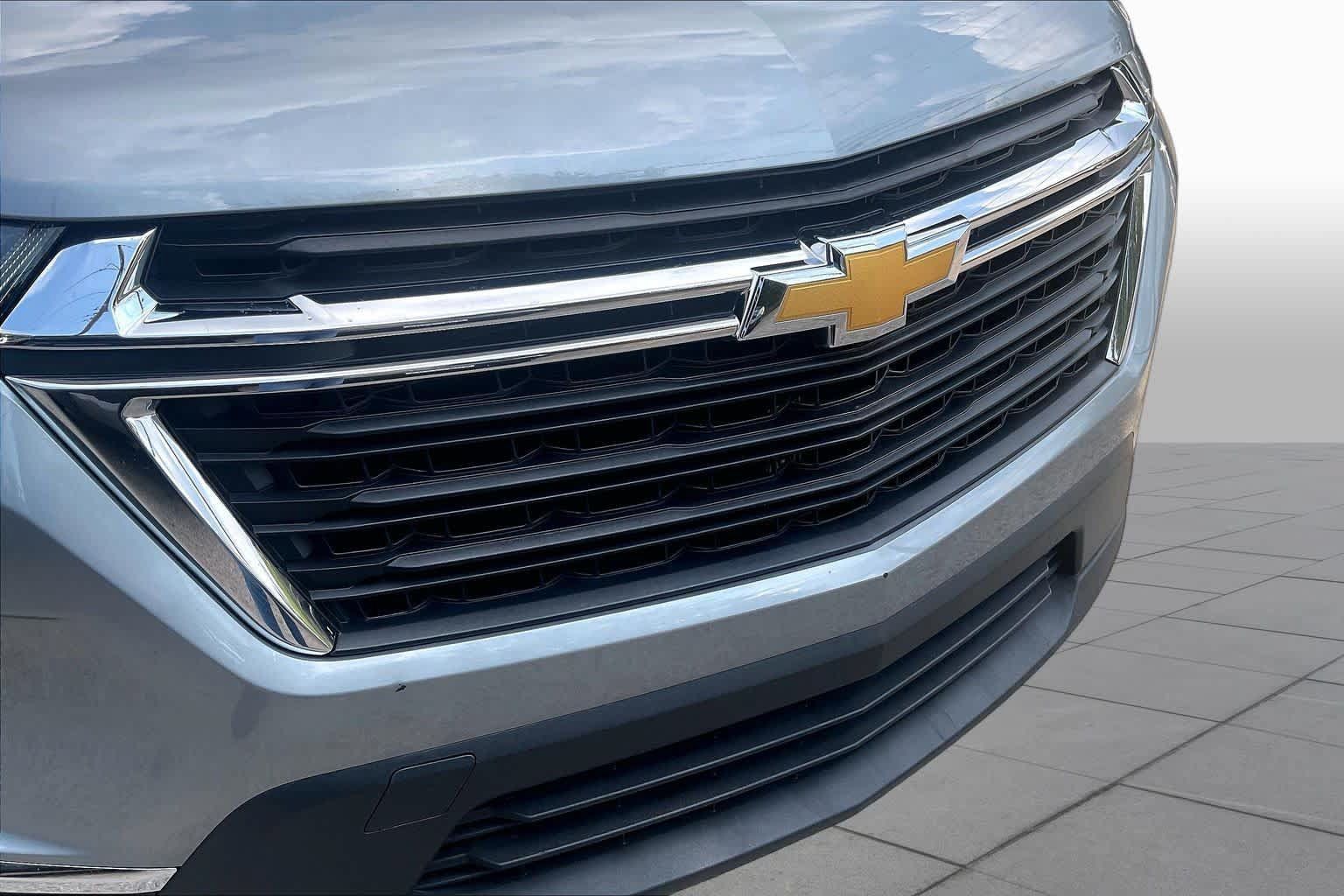 Used 2023 Chevrolet Traverse LS w/ Safety Package FWD image 29