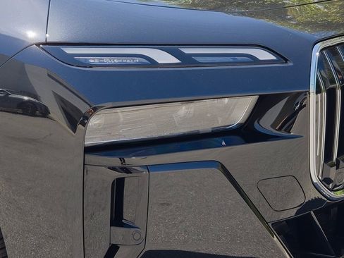 New 2025 BMW 750e xDrive image 8
