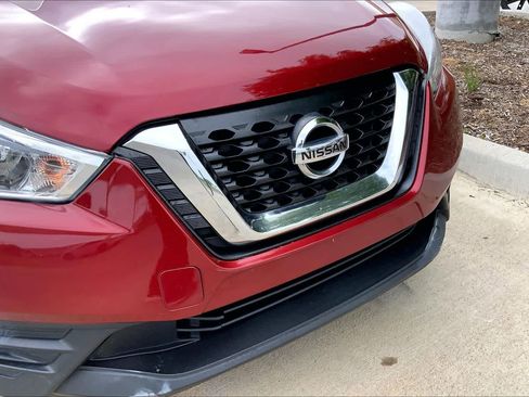Used 2019 Nissan Kicks SV FWD image 32