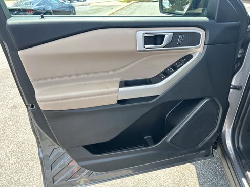 Used 2022 Ford Explorer XLT RWD image 9
