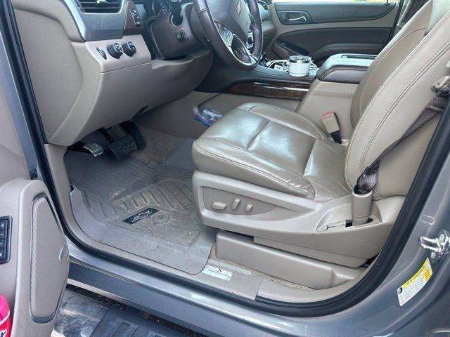 Used 2018 Chevrolet Suburban LT w/ Luxury Package AWD/4WD image 33