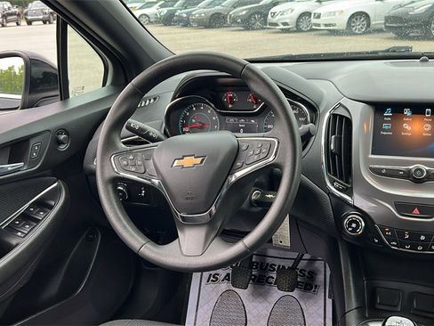 Used 2018 Chevrolet Cruze LT image 14
