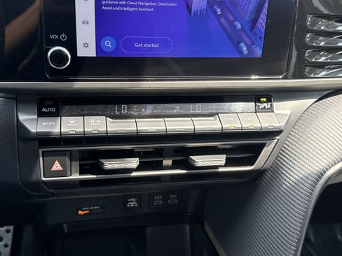 Used 2025 Toyota Camry SE FWD image 21