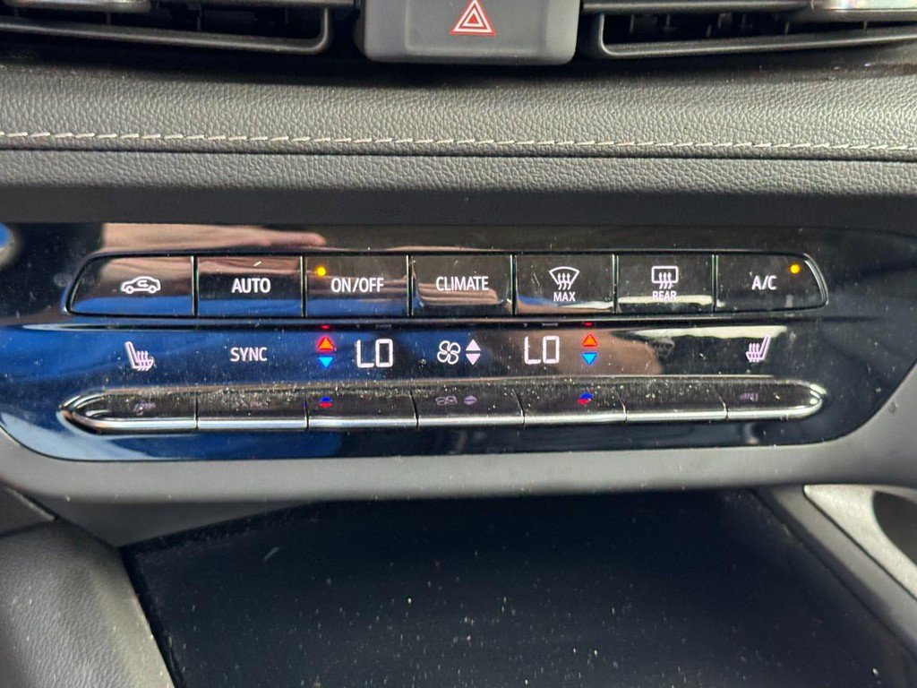 Used 2023 Buick Envision Essence FWD image 23