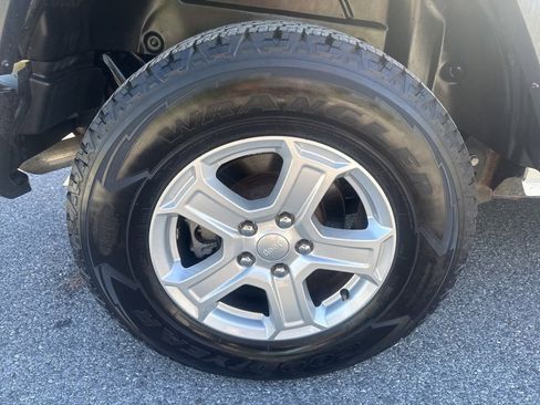 Used 2019 Jeep Wrangler Unlimited Sport S image 12