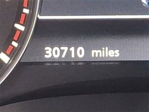 Used 2022 Nissan Armada SL w/ Midnight Edition Package image 23